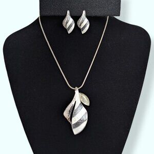 B&W Enamel Leaf Demi Parure